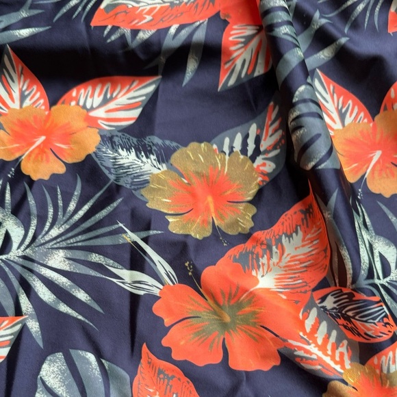 Floral Tankini Swimsuit Set
Gorgeous Orange Hawaiian Print
Top 3X- Bottom 4 X - Picture 7 of 10